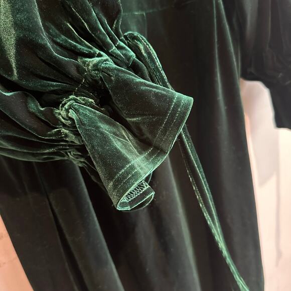 Ivy City Women's Scarlett Velvet Green Puff Sleeve Square Neck Dress 3X - Picture 8 of 16